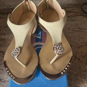 Casual bone flat thong sandal - Size 7.5